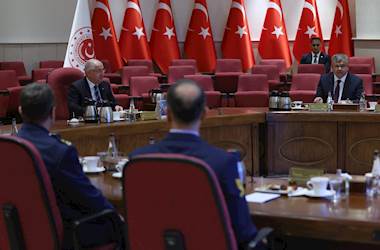 Millî Savunma Bakanı Yaşar Güler, Hava Kuvvetlerinin 113’üncü Kuruluş Yıl Dönümü Dolayısıyla Hava Kuvvetleri Komutanı Org. Ziya Cemal Kadıoğlu’nu ve Beraberindeki Personeli Kabul Etti