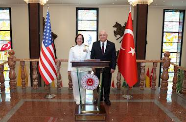 Millî Savunma Bakanı Yaşar Güler, ABD Deniz Kuvvetleri Komutanı Oramiral Lisa Franchetti’yi Kabul Etti