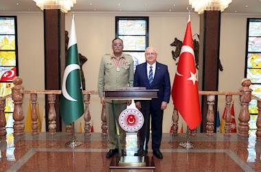 Millî Savunma Bakanı Yaşar Güler, Pakistan Genelkurmay Başkanı Orgeneral Sahir Shamshad Mirza'yı Kabul Etti