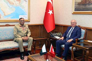Millî Savunma Bakanı Yaşar Güler, Pakistan Genelkurmay Başkanı Orgeneral Sahir Shamshad Mirza'yı Kabul Etti
