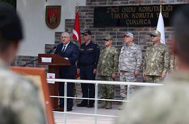 Millî Savunma Bakanı Yaşar Güler ve Beraberindeki TSK Komuta Kademesi Kurban Bayramı'nı Mehmetçiklerle Karşıladı
