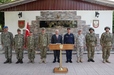 Millî Savunma Bakanı Yaşar Güler, Mehmetçiklerle Akşam Yemeği Yedi