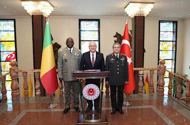 Millî Savunma Bakanı Yaşar Güler, Mali Kara Kuvvetleri Komutanı Tuğgeneral Harouna Samake'yi Kabul Etti
