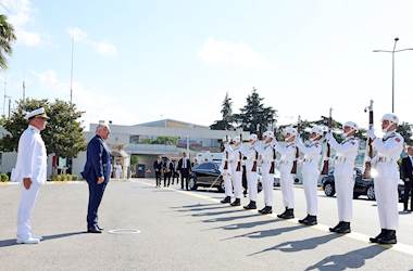 Millî Savunma Bakanı Yaşar Güler, Deniz Kuvvetleri Komutanı Oramiral Tatlıoğlu ile İstanbul Tersanesi Komutanlığında Denetlemelerde Bulundu
