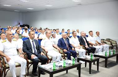 Millî Savunma Bakanı Yaşar Güler, Deniz Kuvvetleri Komutanı Oramiral Tatlıoğlu ile İstanbul Tersanesi Komutanlığında Denetlemelerde Bulundu