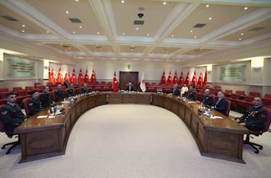 Millî Savunma Bakanı Yaşar Güler, Kara Kuvvetleri Komutanı Orgeneral Selçuk Bayraktaroğlu'nu ve Beraberindeki Personeli Kabul Etti