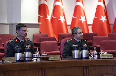 Millî Savunma Bakanı Yaşar Güler, Kara Kuvvetleri Komutanı Orgeneral Selçuk Bayraktaroğlu'nu ve Beraberindeki Personeli Kabul Etti