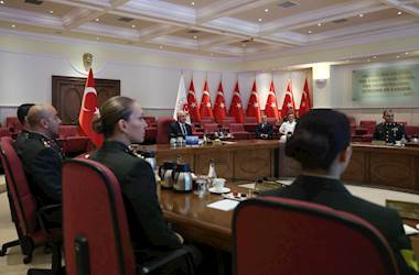 Millî Savunma Bakanı Yaşar Güler, Kara Kuvvetleri Komutanı Orgeneral Selçuk Bayraktaroğlu'nu ve Beraberindeki Personeli Kabul Etti