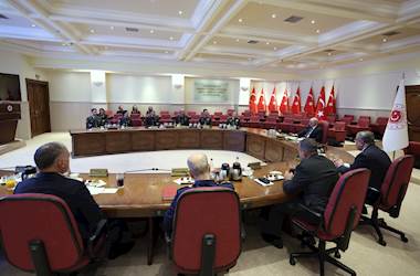 Millî Savunma Bakanı Yaşar Güler, Kara Kuvvetleri Komutanı Orgeneral Selçuk Bayraktaroğlu'nu ve Beraberindeki Personeli Kabul Etti