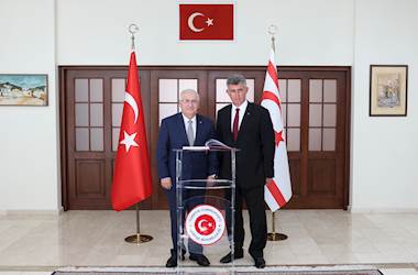 Millî Savunma Bakanı Yaşar Güler, Lefkoşa Büyükelçisi Metin Feyzioğlu'nu Ziyaret Etti