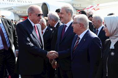 Millî Savunma Bakanı Yaşar Güler ve Beraberindeki Heyet, Cumhurbaşkanımız Sn. Recep Tayyip Erdoğan’ı Karşılayarak Çelenk Koyma Törenine Katıldı