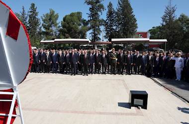 Millî Savunma Bakanı Yaşar Güler ve Beraberindeki Heyet, Cumhurbaşkanımız Sn. Recep Tayyip Erdoğan’ı Karşılayarak Çelenk Koyma Törenine Katıldı