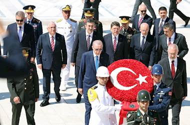 Cumhurbaşkanımız Sn. Recep Tayyip Erdoğan Başkanlığındaki Yaş Üyeleri Anıtkabir’i Ziyaret Etti