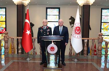 Millî Savunma Bakanı Yaşar Güler, Jandarma Genel Komutanı Orgeneral Arif Çetin’i Kabul Etti