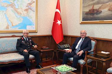 Millî Savunma Bakanı Yaşar Güler, Jandarma Genel Komutanı Orgeneral Arif Çetin’i Kabul Etti