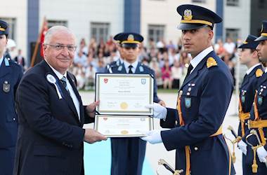 Cumhurbaşkanımız Sayın Recep Tayyip Erdoğan’ın Teşrifleriyle Milli Savunma Üniversitesi Hava Harp Okulunda Diploma Alma ve Sancak Devir Teslim Töreni Düzenlendi