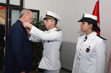 Cumhurbaşkanımız Sayın Recep Tayyip Erdoğan, Tuzla'daki Milli Savunma Üniversitesi Deniz Harp Okulu Diploma Alma ve Sancak Devir Teslim Töreni'ne Katıldı