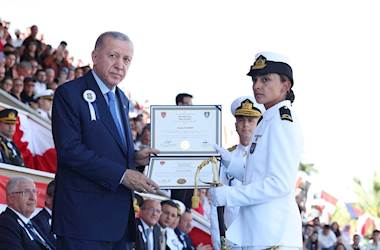 Cumhurbaşkanımız Sayın Recep Tayyip Erdoğan, Tuzla'daki Milli Savunma Üniversitesi Deniz Harp Okulu Diploma Alma ve Sancak Devir Teslim Töreni'ne Katıldı