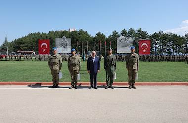 Millî Savunma Bakanı Yaşar Güler, Eğirdir Dağ Komando Okulu ve Eğitim Merkezi Komutanlığındaki Eğitim Yılı Açılış Törenine Katıldı