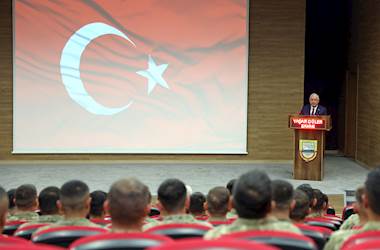 Millî Savunma Bakanı Yaşar Güler, Bayburt’ta Komandolara Hitap Etti