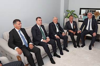 Millî Savunma Bakanı Yaşar Güler, Gazi Piyade Çavuş Kemalettin Şahin’in Evini Ziyaret Etti