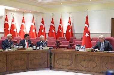 Millî Savunma Bakanı Yaşar Güler, Gazi Derneklerinin Yöneticilerini Kabul Etti