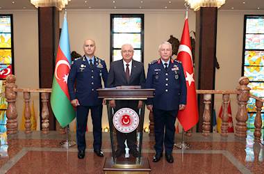 Millî Savunma Bakanı Yaşar Güler, Azerbaycan Hava Kuvvetleri Komutanı Vekili Tümgeneral İslamzade’yi Kabul Etti