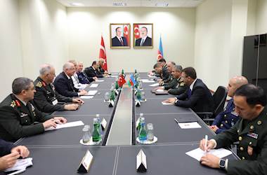 Millî Savunma Bakanı Yaşar Güler, Azerbaycan Savunma Bakanı Orgeneral Hasanov ile Heyetler Arası Görüşme Gerçekleştirdi