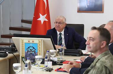 Millî Savunma Bakanı Yaşar Güler, Sınır Ötesinde Görev Yapan Birlik Komutanlarıyla Video Telekonferans Toplantısı Gerçekleştirdi