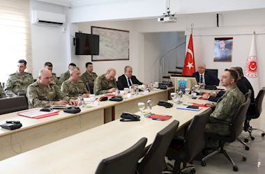 Millî Savunma Bakanı Yaşar Güler, Sınır Ötesinde Görev Yapan Birlik Komutanlarıyla Video Telekonferans Toplantısı Gerçekleştirdi