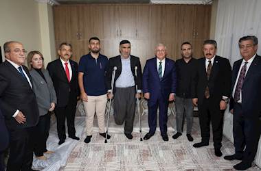 Millî Savunma Bakanı Yaşar Güler, Emekli Jandarma Başçavuş Mehmet Salih Erkan’ın ve Gazi Korucu Mehmet Biter’in Evlerine Ziyaret Gerçekleştirdi