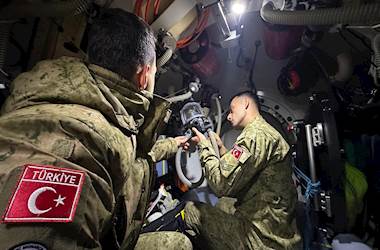 Crew of TCG ALEMDAR participates in DYNAMIC MONARCH-24