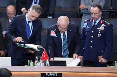 Millî Savunma Bakanı Yaşar Güler, NATO Karargâhındaki Aile Fotoğrafı Çekimine Katıldı