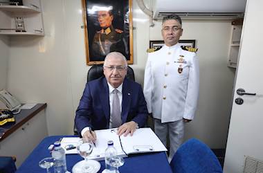 Millî Savunma Bakanı Yaşar Güler, Katar’da Görev Yapan Deniz Unsur Komutanlığımızı Ziyaret Etti