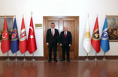 Millî Savunma Bakanı Yaşar Güler, Çekya Büyükelçimiz Olarak Atanan Metin Feyzioğlu’nu Kabul Etti