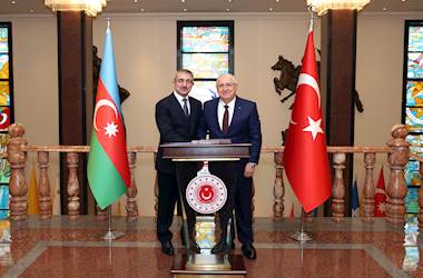 Millî Savunma Bakanı Yaşar Güler, Azerbaycan Serhat Hizmetleri Komutanı Orgeneral Elçin Guliyev’i Kabul Etti
