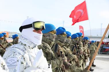 Millî Savunma Bakanı Yaşar Güler ve Beraberindeki Kuvvet Komutanları, Sarıkamış Şehitlerini Anma Yürüyüşüne Katıldı