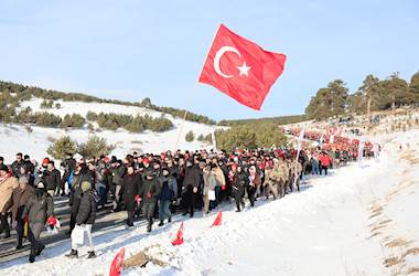 Millî Savunma Bakanı Yaşar Güler ve Beraberindeki Kuvvet Komutanları, Sarıkamış Şehitlerini Anma Yürüyüşüne Katıldı