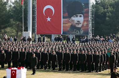 Millî Savunma Bakanı Yaşar Güler, Kara Astsubay Meslek Yüksekokulunda ASTTASAK Eğitimini Tamamlayan Astsubaylarımızın Mezuniyet Törenine Katıldı