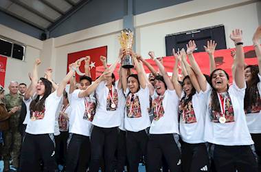 Millî Savunma Bakanı Yaşar Güler, Hakkâri’de Turkcell Kadın Futbol Süper Ligi'ne Çıkan Yüksekovaspor'un Kupa Törenine Katıldı