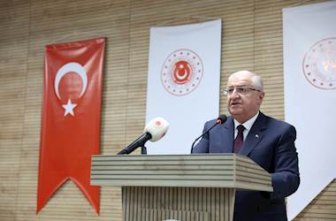 Millî Savunma Bakanı Yaşar Güler ile Gençlik ve Spor Bakanı Osman Aşkın Bak, Şırnak’ta Şehit Aileleri ve Gazilerle İftar Yaptı