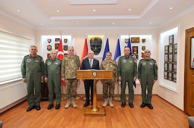 Millî Savunma Bakanı Yaşar Güler, Bandırma’daki 6’ncı Ana Jet Üs Komutanlığında İnceleme ve Denetlemelerde Bulundu