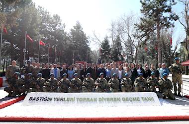 Millî Savunma Bakanlığı Haftalık Basın Bilgilendirme Toplantısı, Isparta’daki 40’ıncı Komando Eğitim Tugay Komutanlığında Gerçekleştirildi 