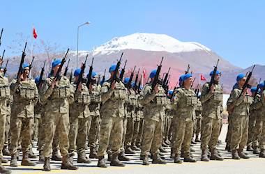Millî Savunma Bakanı Yaşar Güler, Uzman Erbaş Komando Temel Kursu Mezuniyet ve Bröve Takma Töreni’ne Katıldı