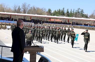 Millî Savunma Bakanı Yaşar Güler, Uzman Erbaş Komando Temel Kursu Mezuniyet ve Bröve Takma Töreni’ne Katıldı