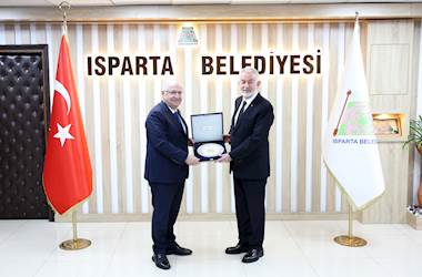 Millî Savunma Bakanı Yaşar Güler, Isparta Belediyesini Ziyaret Etti