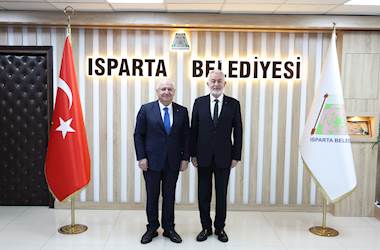 Millî Savunma Bakanı Yaşar Güler, Isparta Belediyesini Ziyaret Etti
