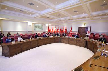 Millî Savunma Bakanı Yaşar Güler, 23 Nisan Ulusal Egemenlik ve Çocuk Bayramı Dolayısıyla Şehit ve Gazilerimizin Kıymetli Evlatlarıyla Bir Araya Geldi