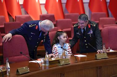 Millî Savunma Bakanı Yaşar Güler, 23 Nisan Ulusal Egemenlik ve Çocuk Bayramı Dolayısıyla Şehit ve Gazilerimizin Kıymetli Evlatlarıyla Bir Araya Geldi