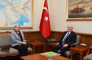 Millî Savunma Bakanı Yaşar Güler, Dublin Büyükelçimiz Esra Cankorur’u Makamında Kabul Etti